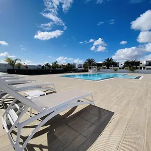 Nuevo!!! vista mar terraza y piscina costa teguise Apartamento